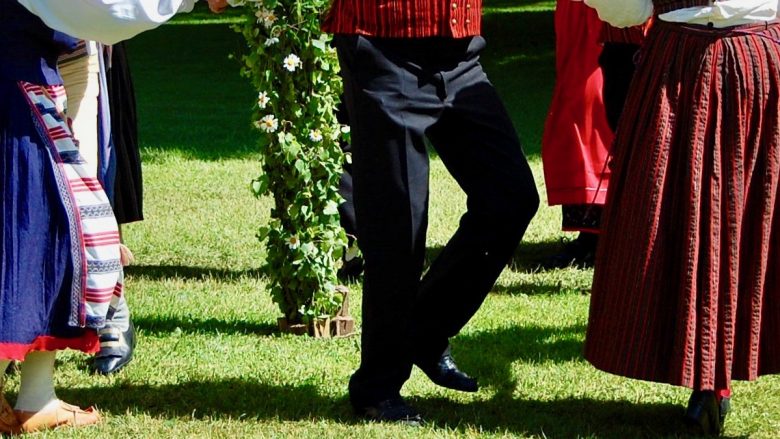 folk-dance-54530